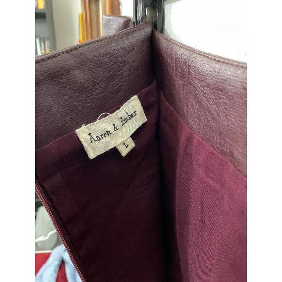 Aaron & Amber Burgundy Faux Leather Scalloped Hem A-Line Mini Skirt Size Large - Picture 4 of 5